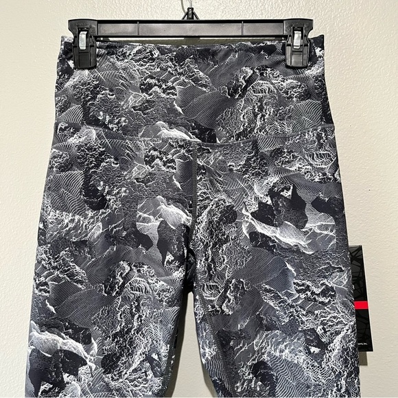 SPYDER ACTIVE- NWT Black and Gray Patterned Leggings Size S - Picture 5 of 7